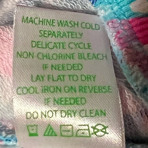 Lilly Pulitzer Carlita 2 piece Set in Tiki Pink Shake It Up - Small - Picture 13 of 14